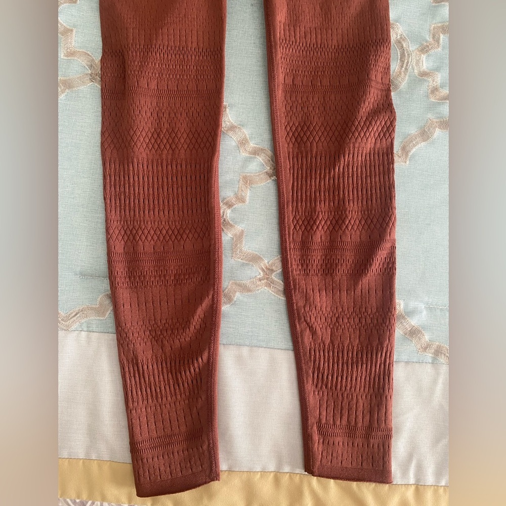 Fabletics Sculptknit Leggings, XS, Macrame, 7/8, High-Waisted, Chestnut - Picture 4 of 10